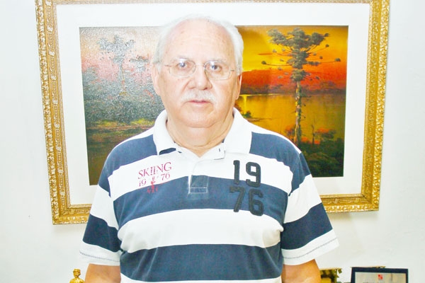 Vamos destacando hoje o aniversário do amigo de longa data Ary Martins, comandante da Distribuidora de Revistas e que durante muitos anos dirigiu a Livraria Martins no Calçadão. Atualmente dedica-se apenas à distribuição de revistas, localizada na rua Méx